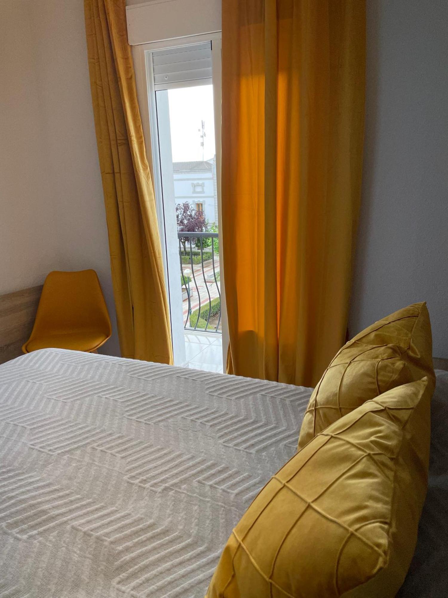 Hostal Calderon De La Barca Zalamea de la Serena Zewnętrze zdjęcie
